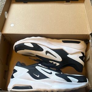 Nike Black and White Athletic Shoes